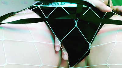 റെഡ്ഹെഡ് അവളുടെ ഡിക്ക് എങ്ങനെ ഞെരുക്കാമെന്ന് വിശദീകരിക്കുന്നു, അവളുടെ പൂറ്റിനെ കാണിക്കുന്നു - വൃത്തികെട്ട വാക്കുകൾ